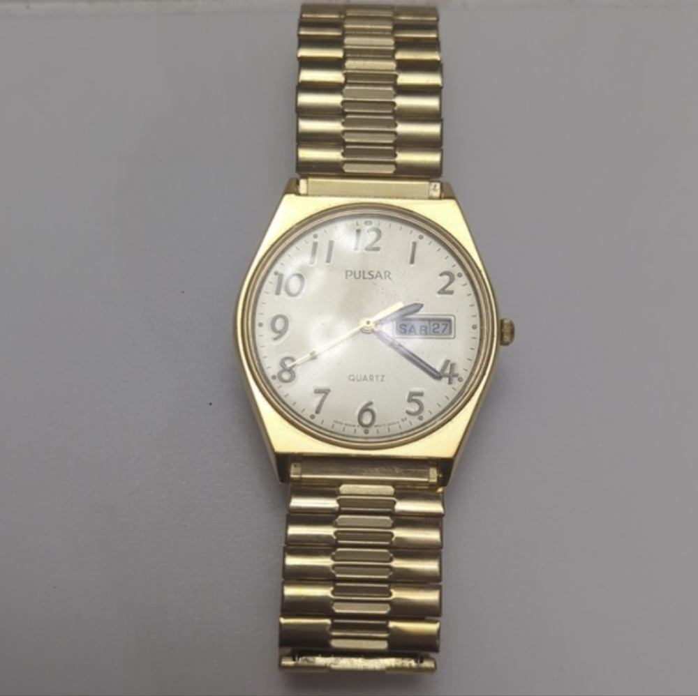 Vintage Men Gold Pulsar Quartz Wristwatch Day Date Watch